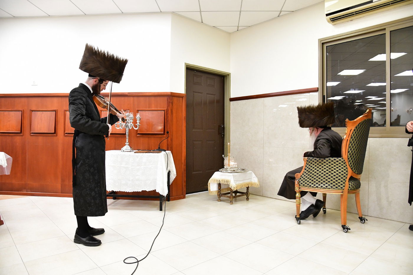 חנוכה בחצה"ק קרעטשניף קריית גת