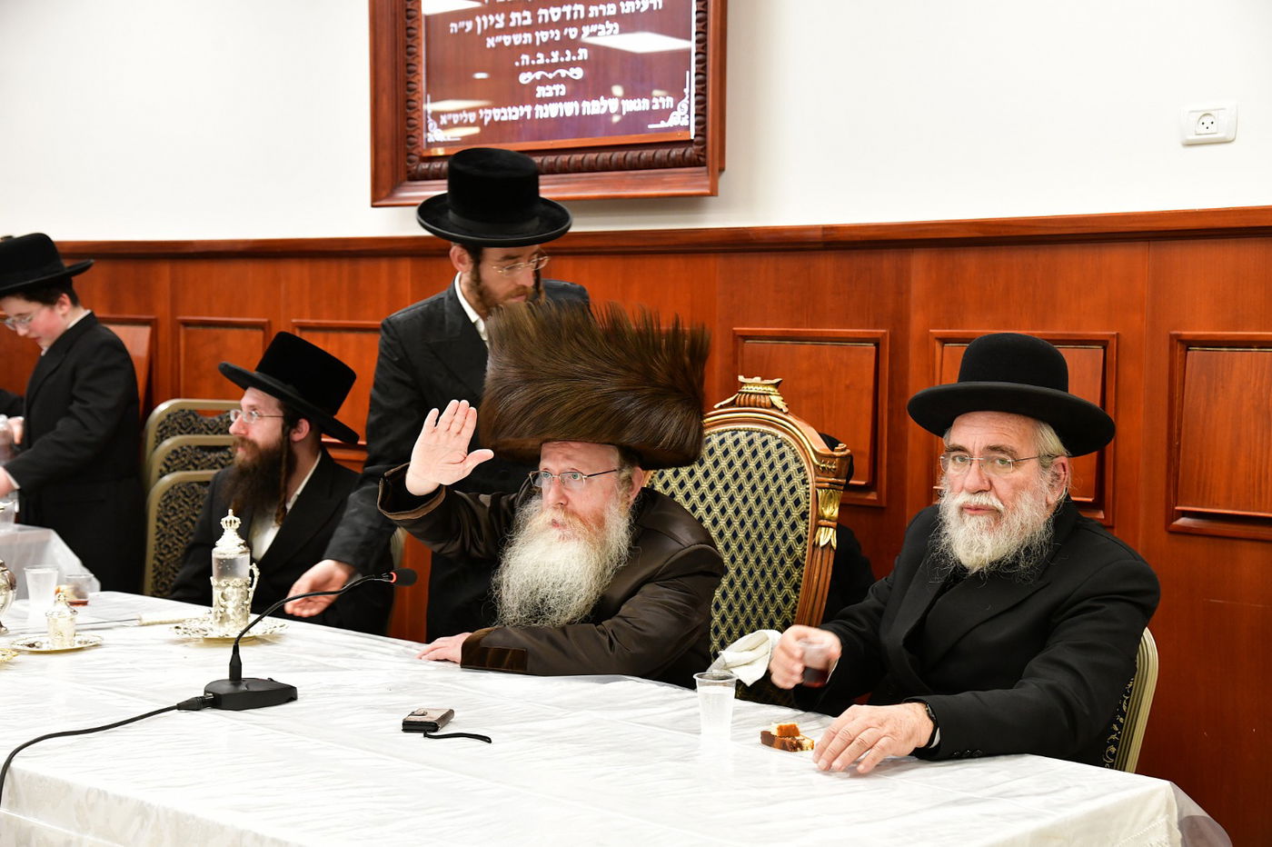 חנוכה בחצה"ק קרעטשניף קריית גת