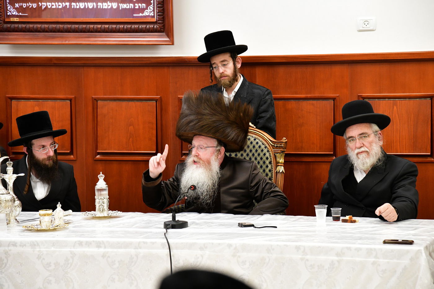 חנוכה בחצה"ק קרעטשניף קריית גת