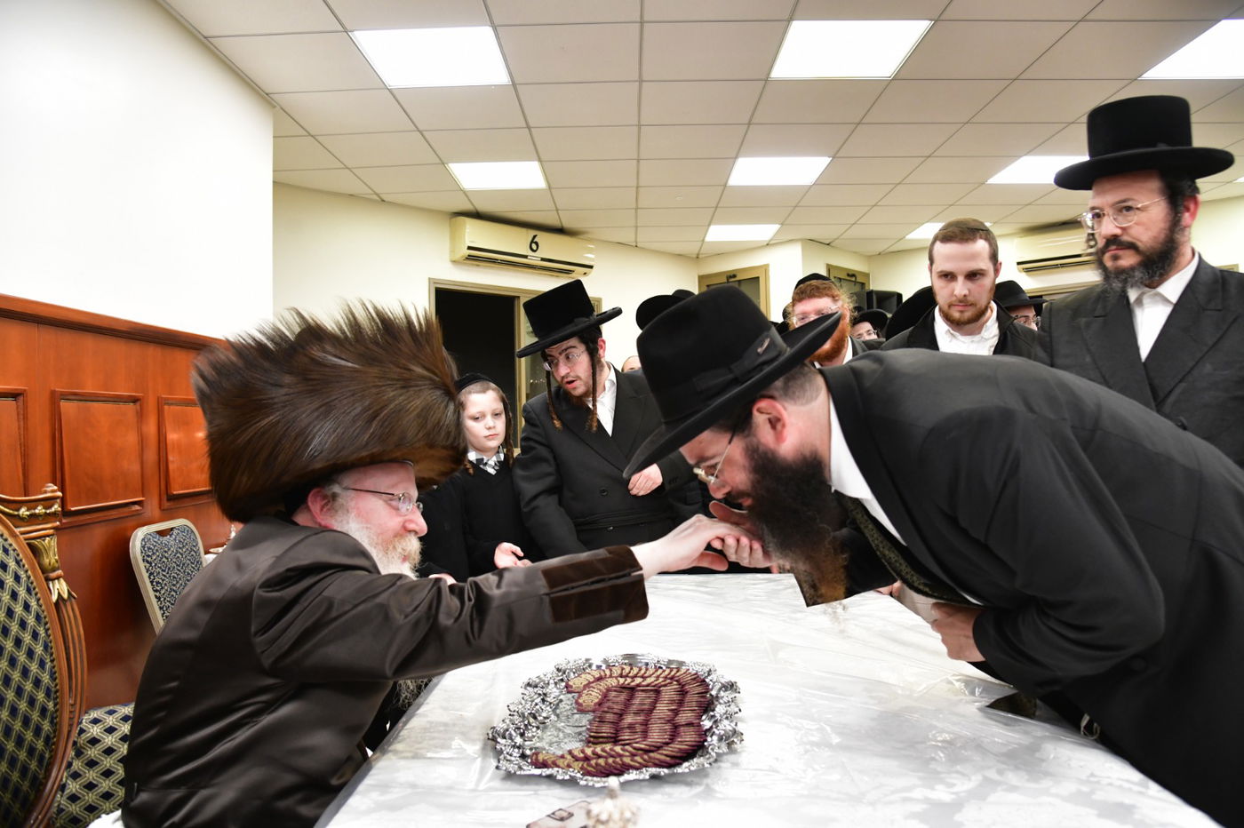 חנוכה בחצה"ק קרעטשניף קריית גת