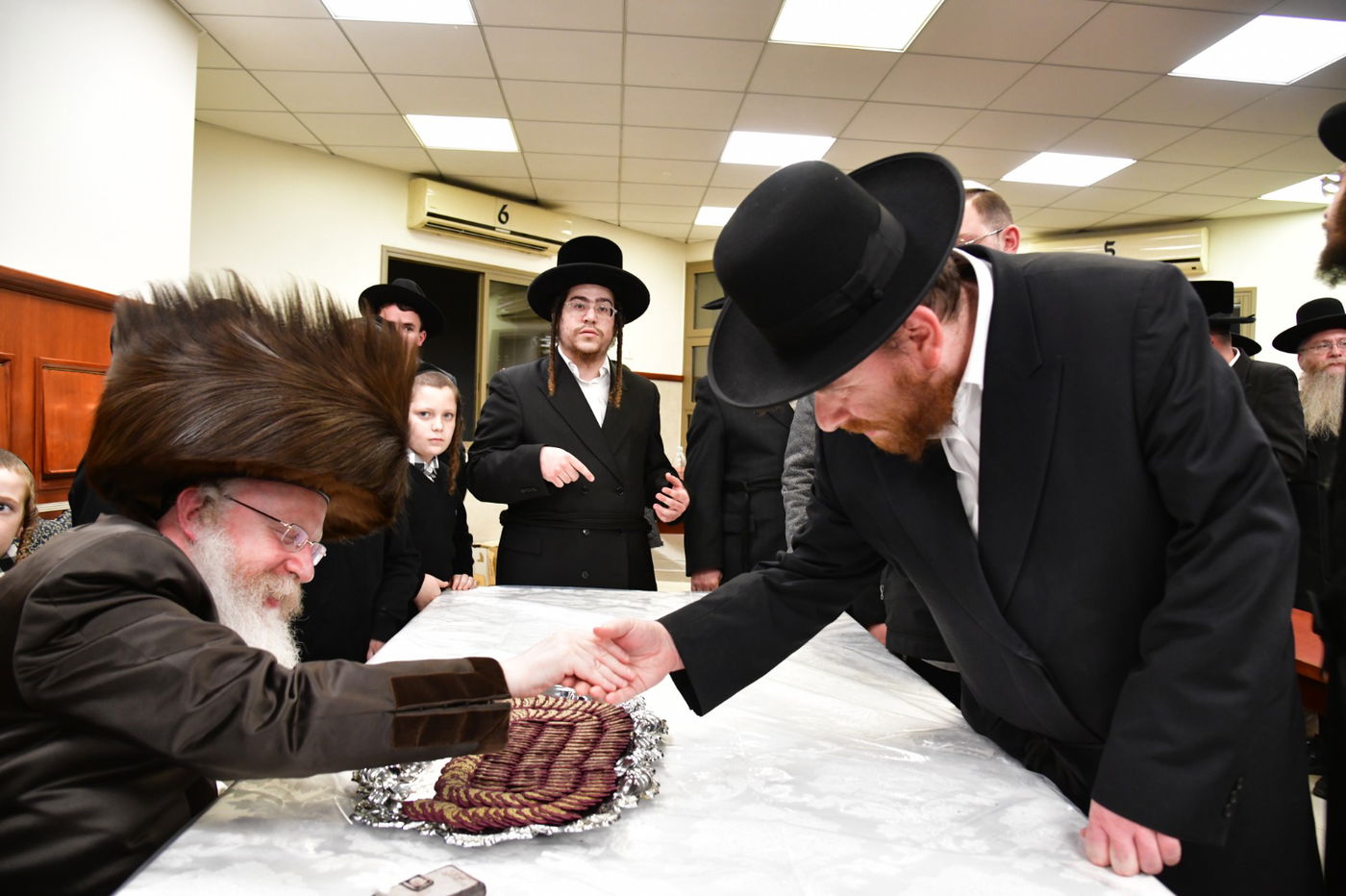 חנוכה בחצה"ק קרעטשניף קריית גת