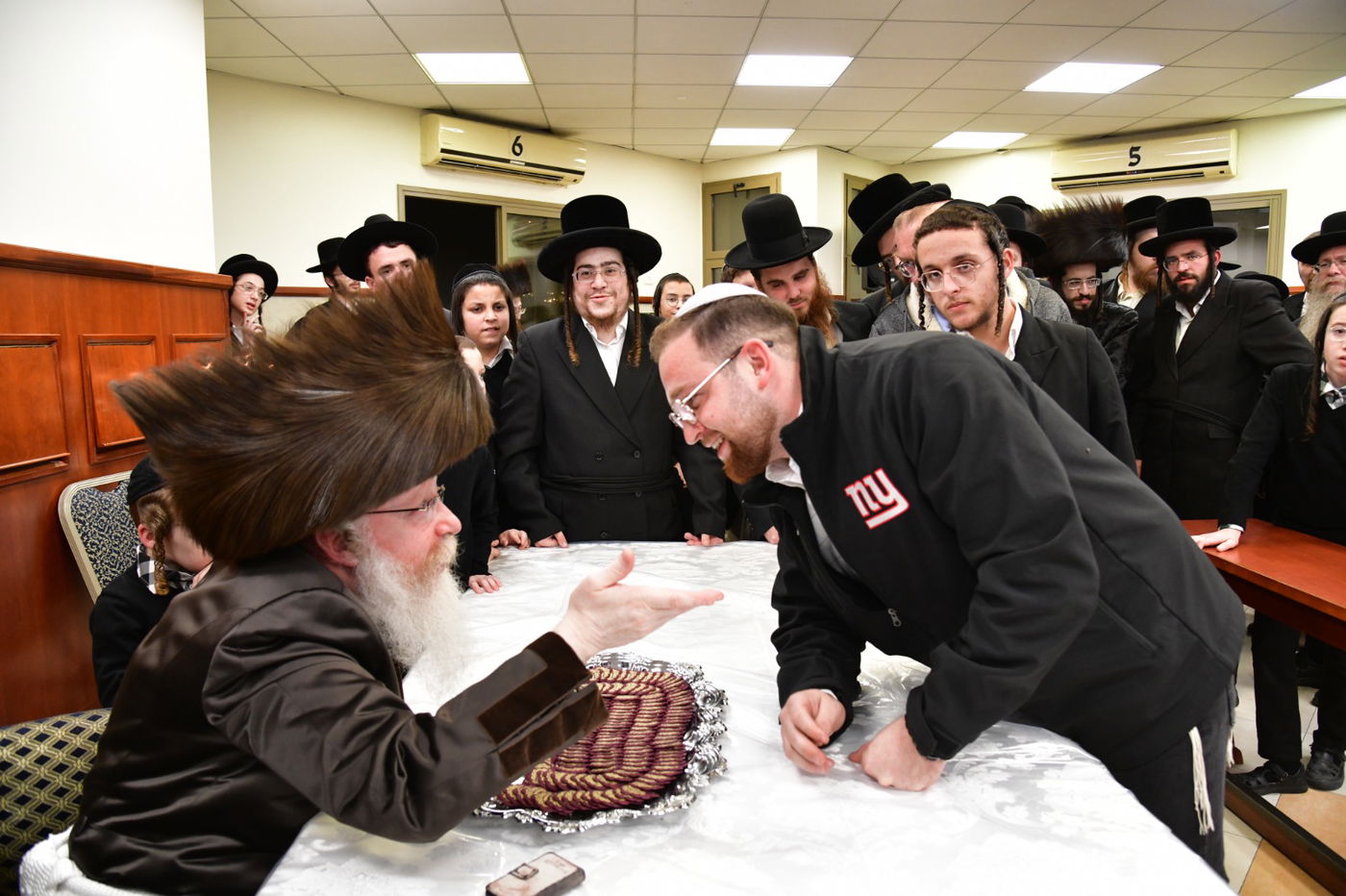 חנוכה בחצה"ק קרעטשניף קריית גת