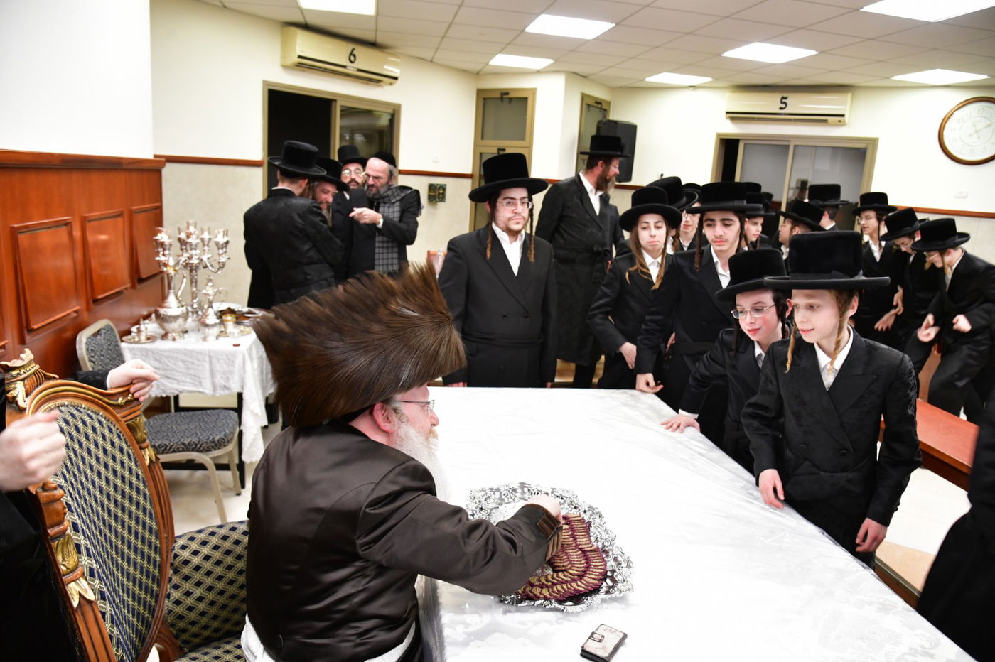 חנוכה בחצה"ק קרעטשניף קריית גת