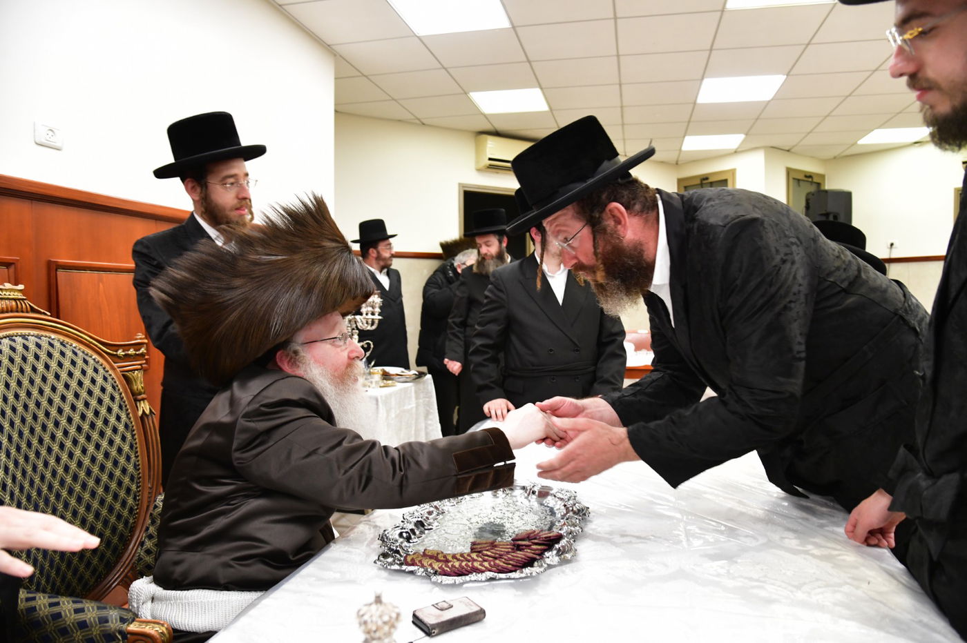 חנוכה בחצה"ק קרעטשניף קריית גת