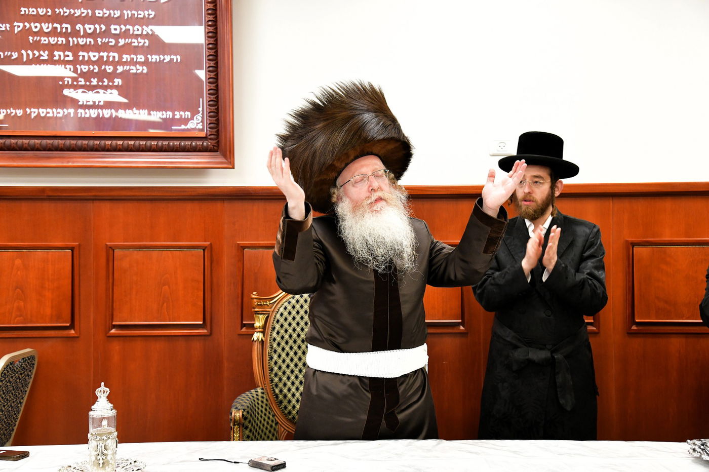 חנוכה בחצה"ק קרעטשניף קריית גת