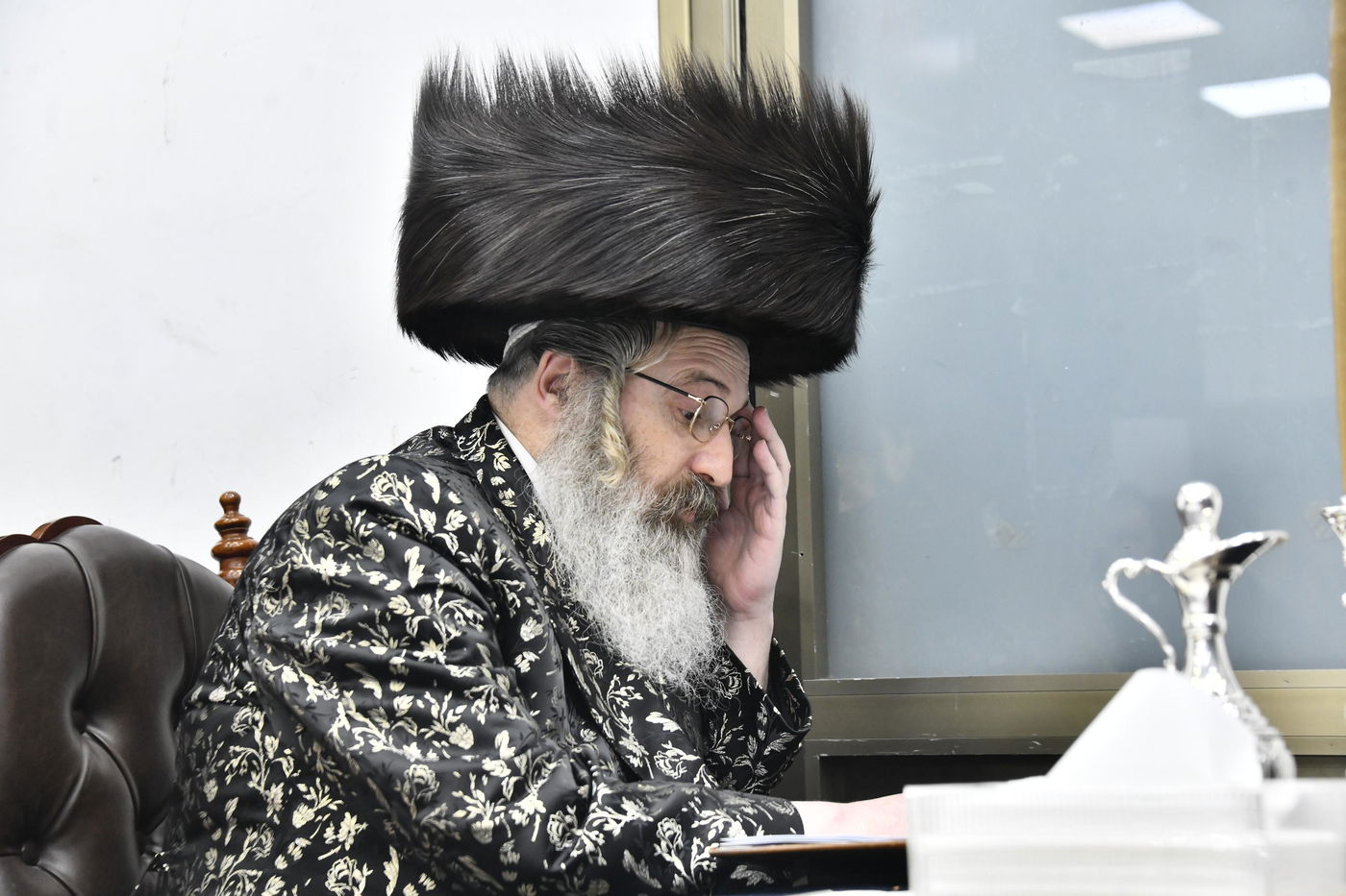 האדמו"ר מזוטשקא אמסנא בהדלקת נרות חנוכה 