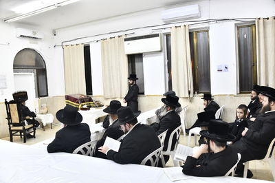 האדמו"ר מביטשקוב בהדלקת נרות חנוכה