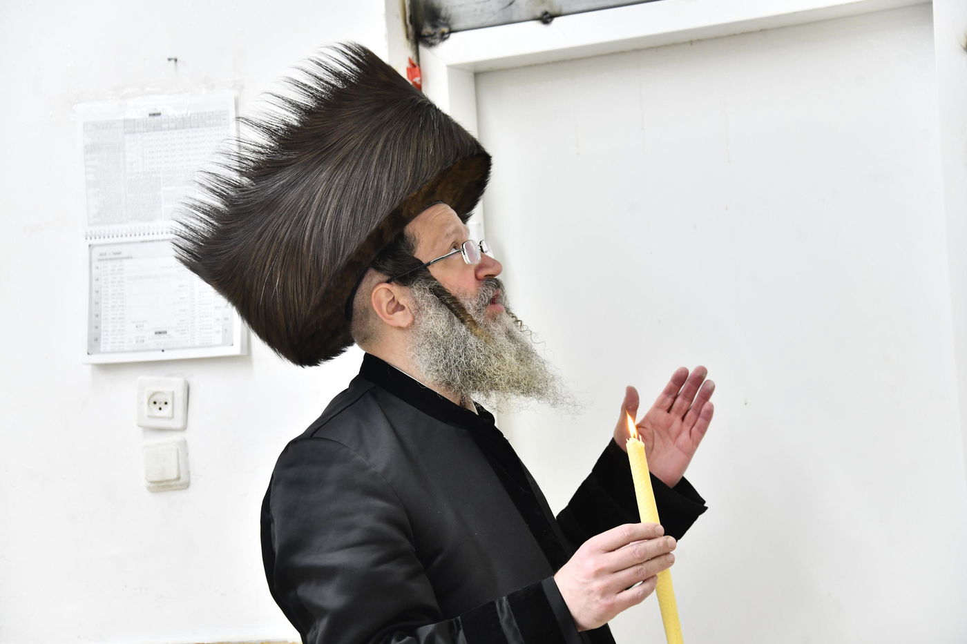 האדמו"ר מביטשקוב בהדלקת נרות חנוכה