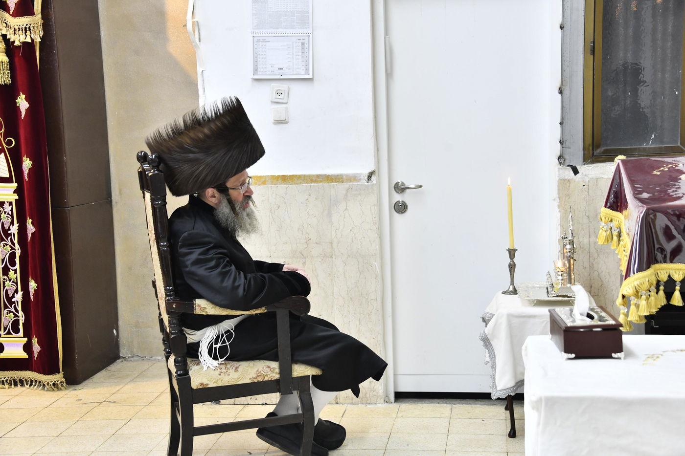 האדמו"ר מביטשקוב בהדלקת נרות חנוכה