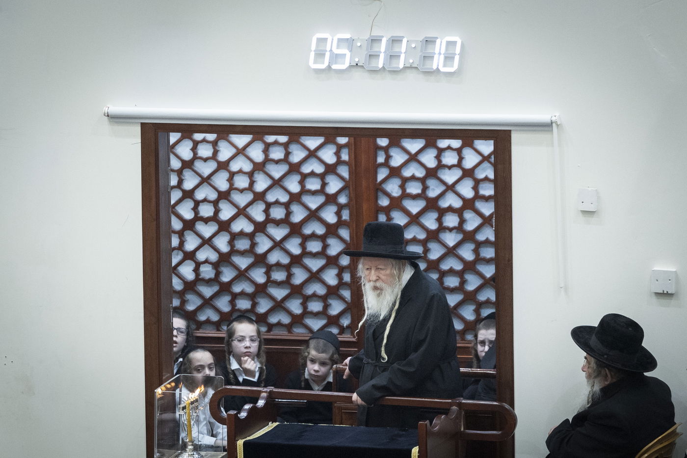 האדמו"ר מגור בהדלקת הנר הרביעי של חנוכה