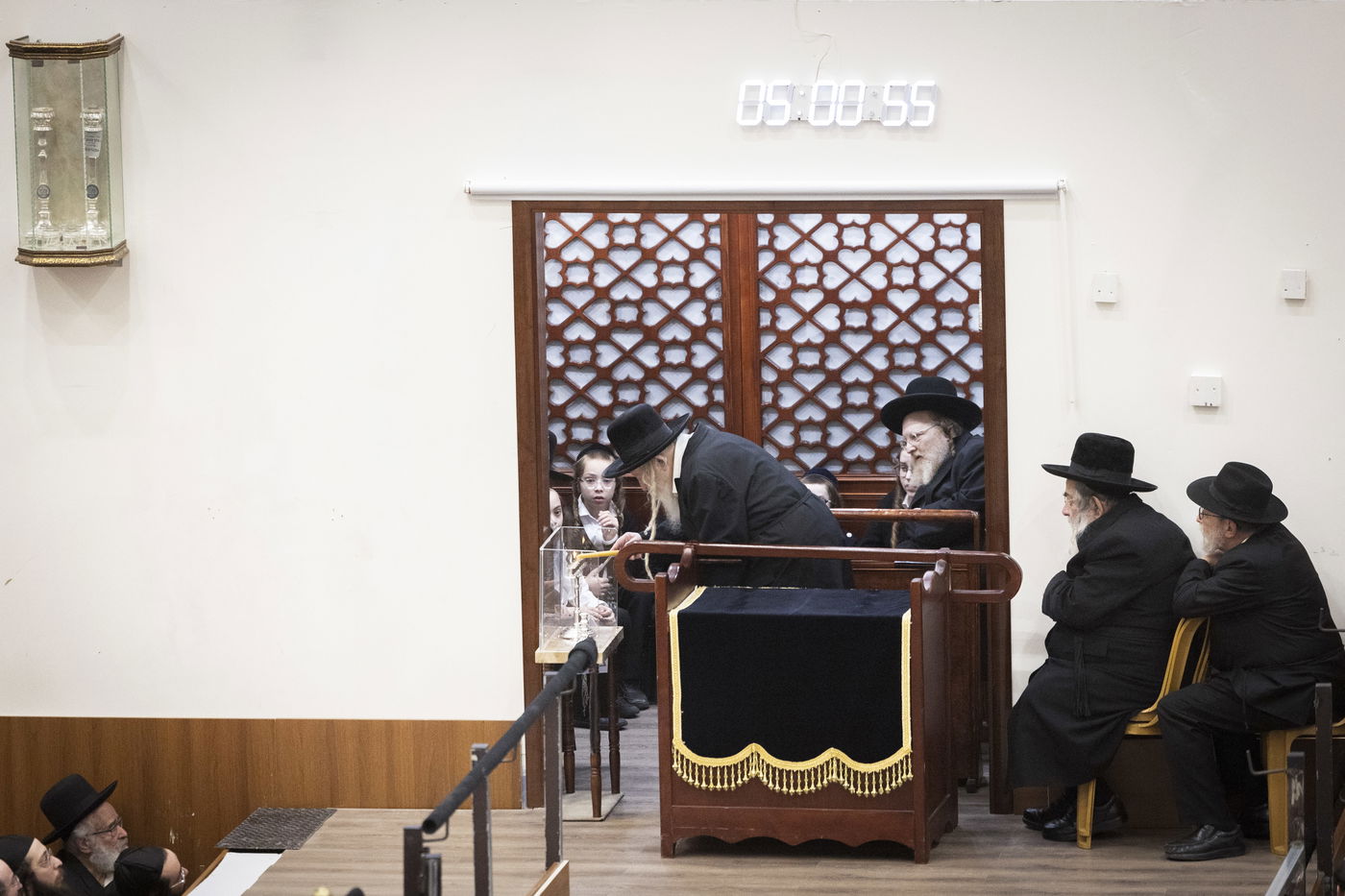 האדמו"ר מגור בהדלקת הנר הרביעי של חנוכה