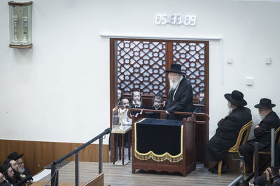 האדמו"ר מגור בהדלקת הנר הרביעי של חנוכה