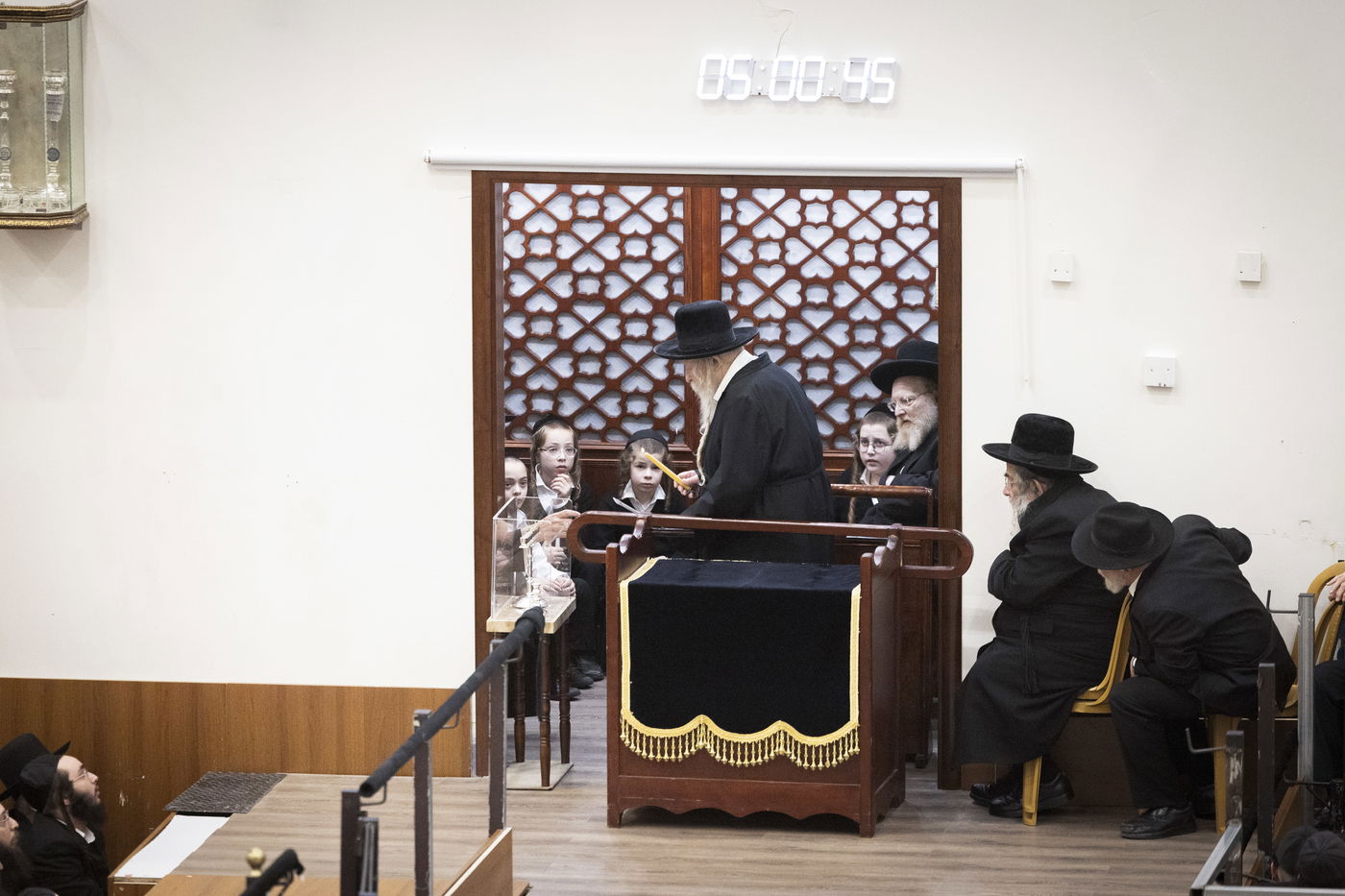 האדמו"ר מגור בהדלקת הנר הרביעי של חנוכה