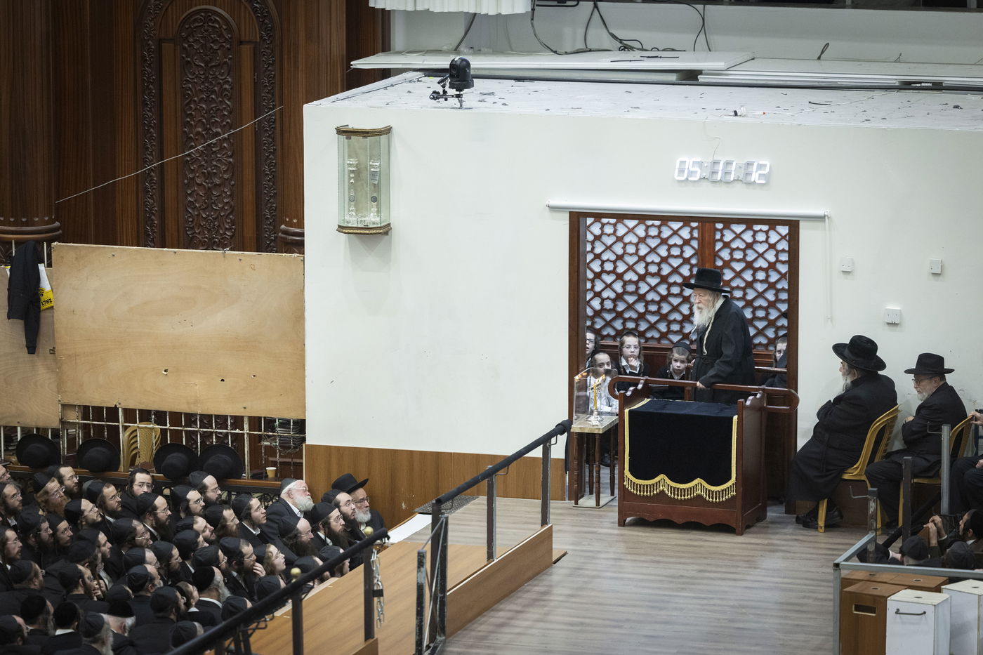 האדמו"ר מגור בהדלקת הנר הרביעי של חנוכה