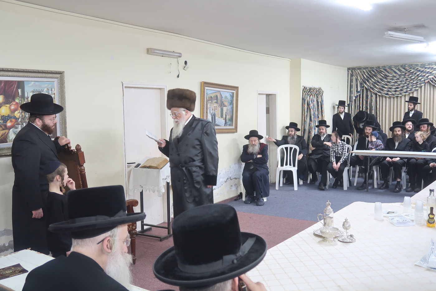 האדמו"ר משאץ ויז'ניץ בהדלקת נרות חנוכה