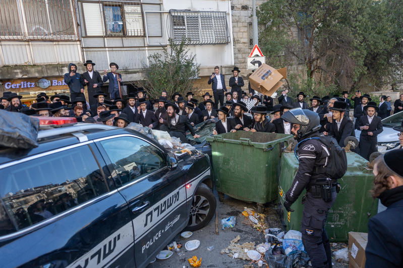 13 שוטרים נפצעו, לפחות 4 חרדים עצורים: שעות של עימותים סוערים וחריגים בירושלים | רגע אחרי רגע