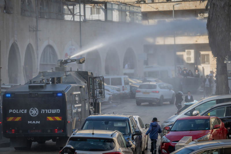13 שוטרים נפצעו, לפחות 4 חרדים עצורים: שעות של עימותים סוערים וחריגים בירושלים | רגע אחרי רגע