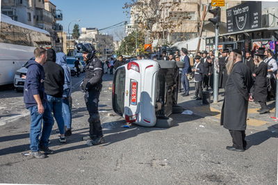 13 שוטרים נפצעו, לפחות 4 חרדים עצורים: שעות של עימותים סוערים וחריגים בירושלים | רגע אחרי רגע