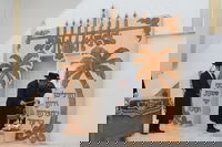 הרה"צ רבי מנחם מענדיל טייטלבוים בהדלקת נרות החנוכה