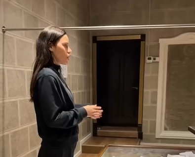 נטלי דדון התרגשה עד דמעות בתפילה ולימוד על קברו של האדמו"ר הזקן