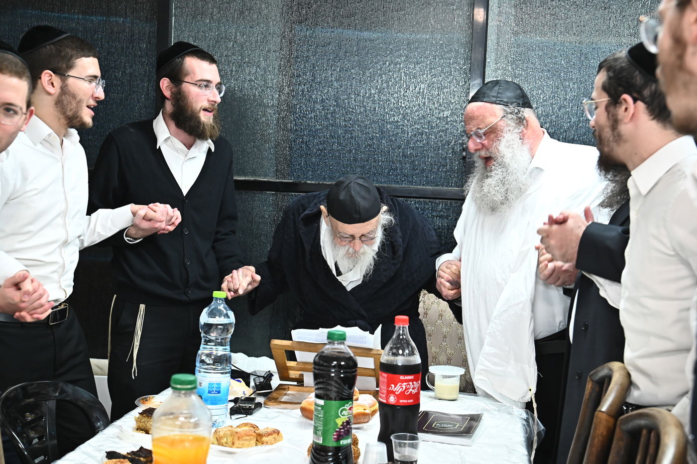 מסיבת חנוכה אצל הגר"מ גריינמן