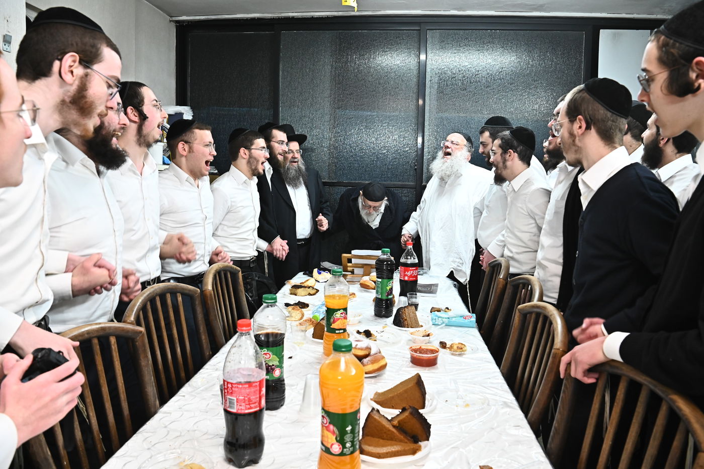 מסיבת חנוכה אצל הגר"מ גריינמן