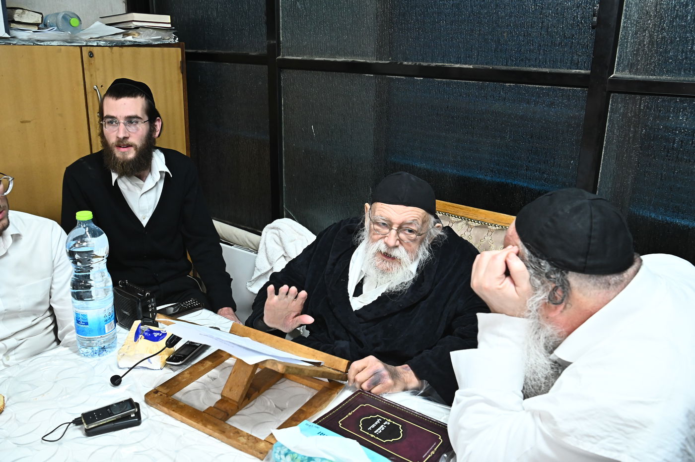 מסיבת חנוכה אצל הגר"מ גריינמן