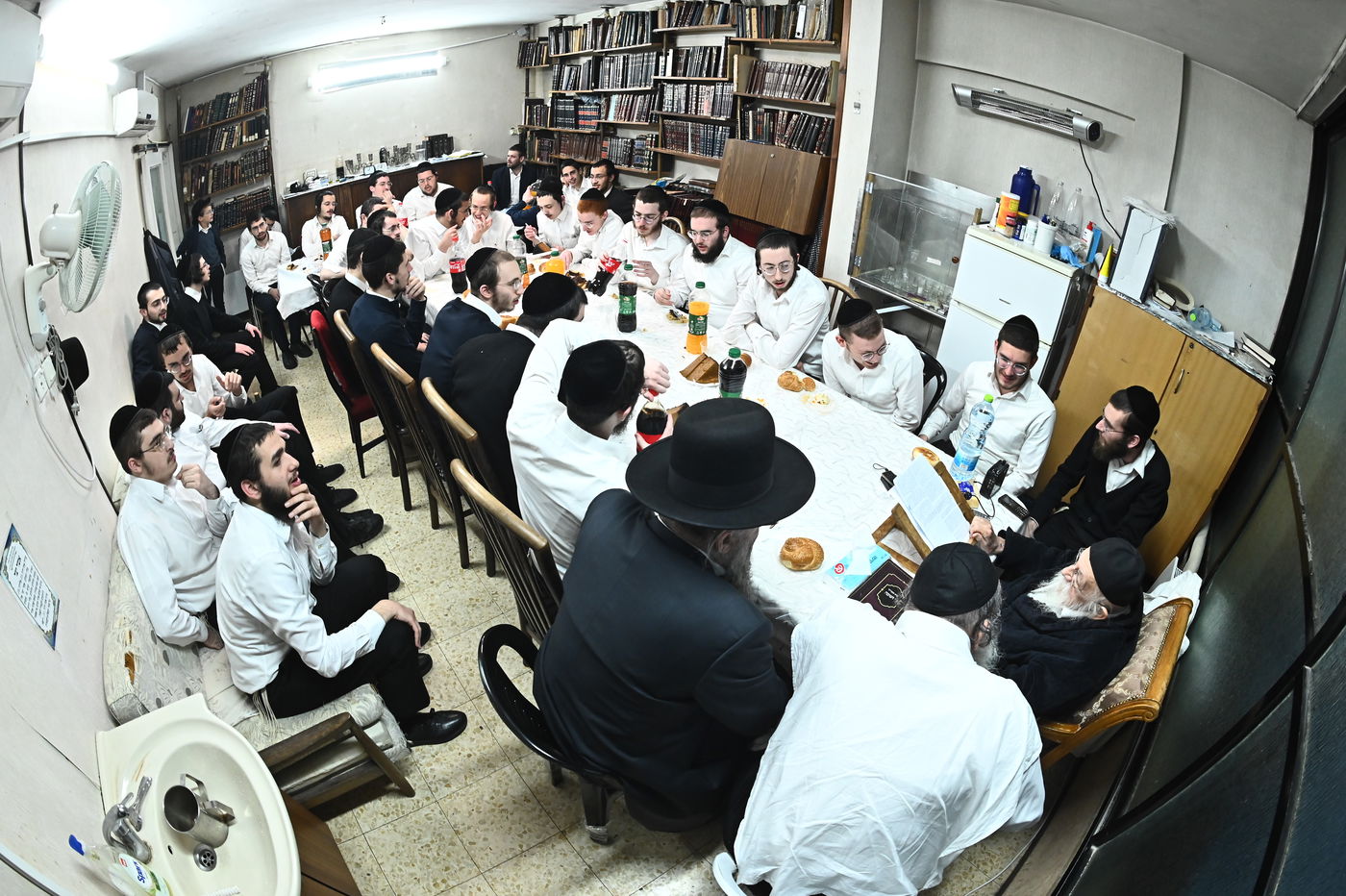 מסיבת חנוכה אצל הגר"מ גריינמן