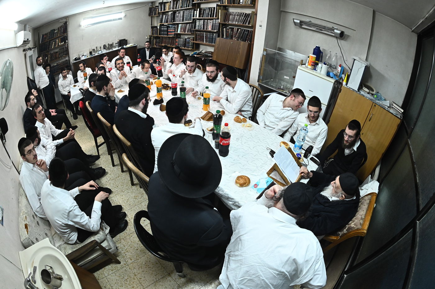 מסיבת חנוכה אצל הגר"מ גריינמן