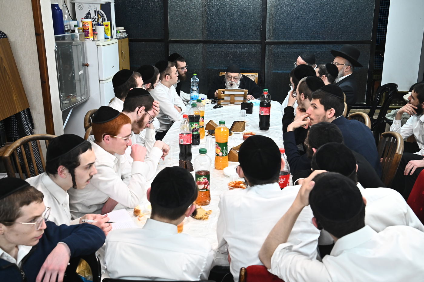 מסיבת חנוכה אצל הגר"מ גריינמן