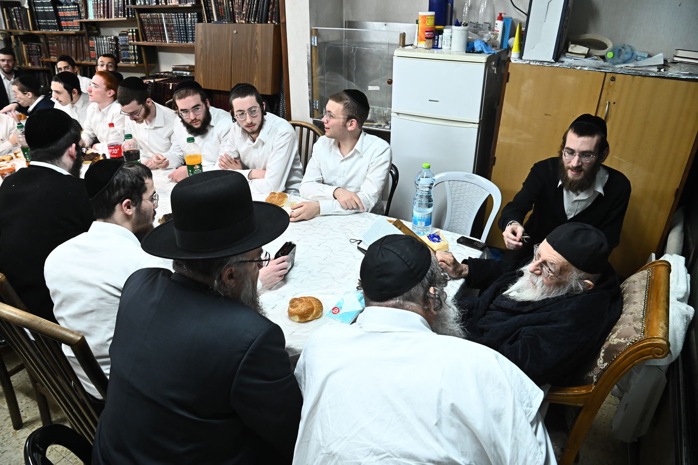 מסיבת חנוכה אצל הגר"מ גריינמן