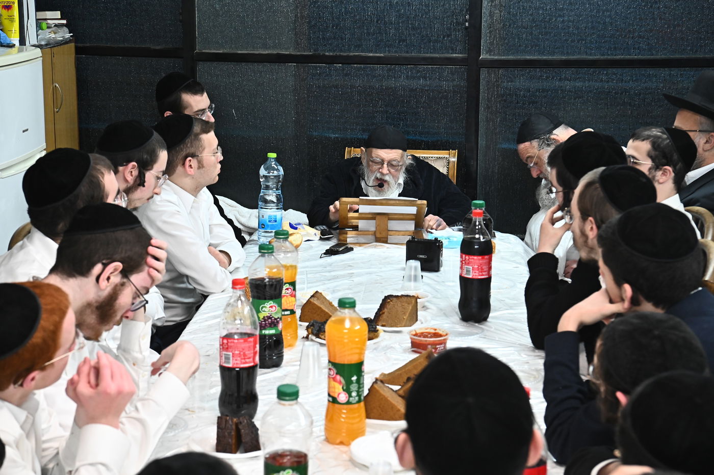 מסיבת חנוכה אצל הגר"מ גריינמן