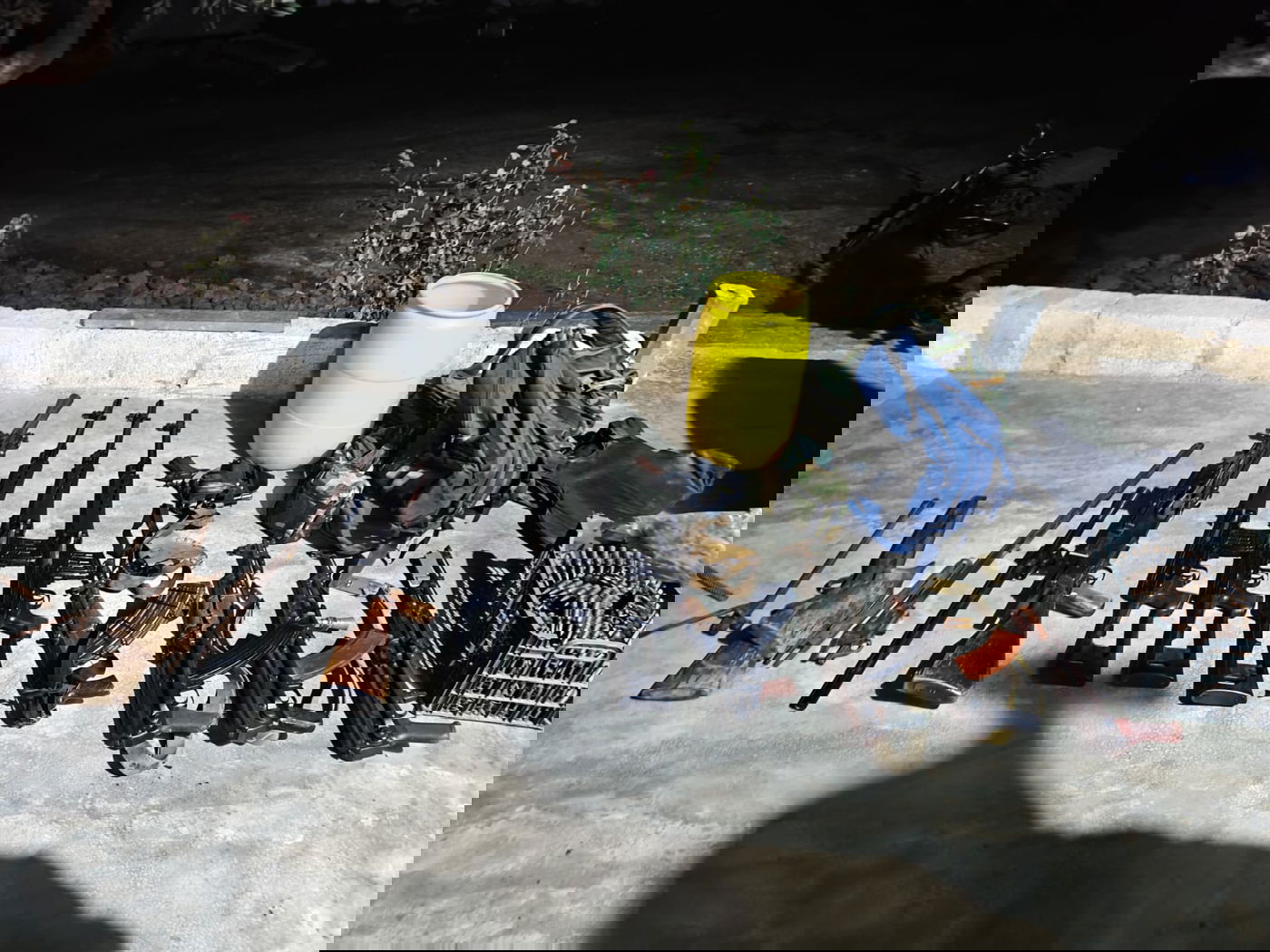 תיעוד מאמצעי הלחימה שהוחרמו