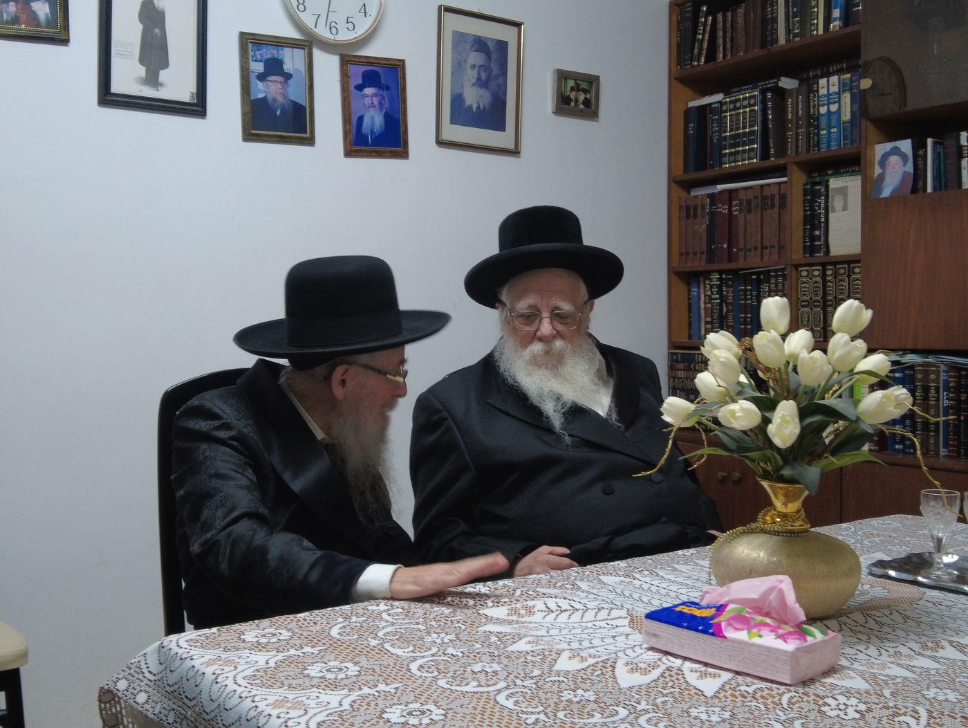 האדמו"ר משאץ ויז'ניץ בביקור אצל הגה"צ רבי אורי וייסבלום