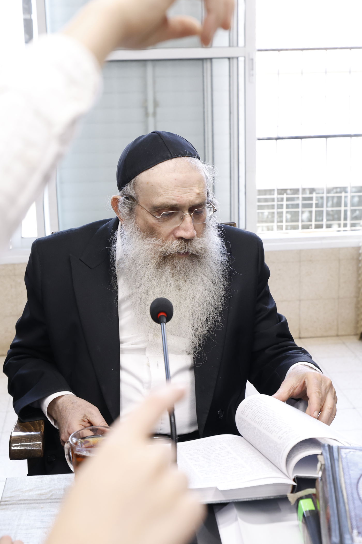 הגאון רבי שרגא שטיינמן במבחן וחלוקת דמי חנוכה לילדי ת"ת 'מרכז'