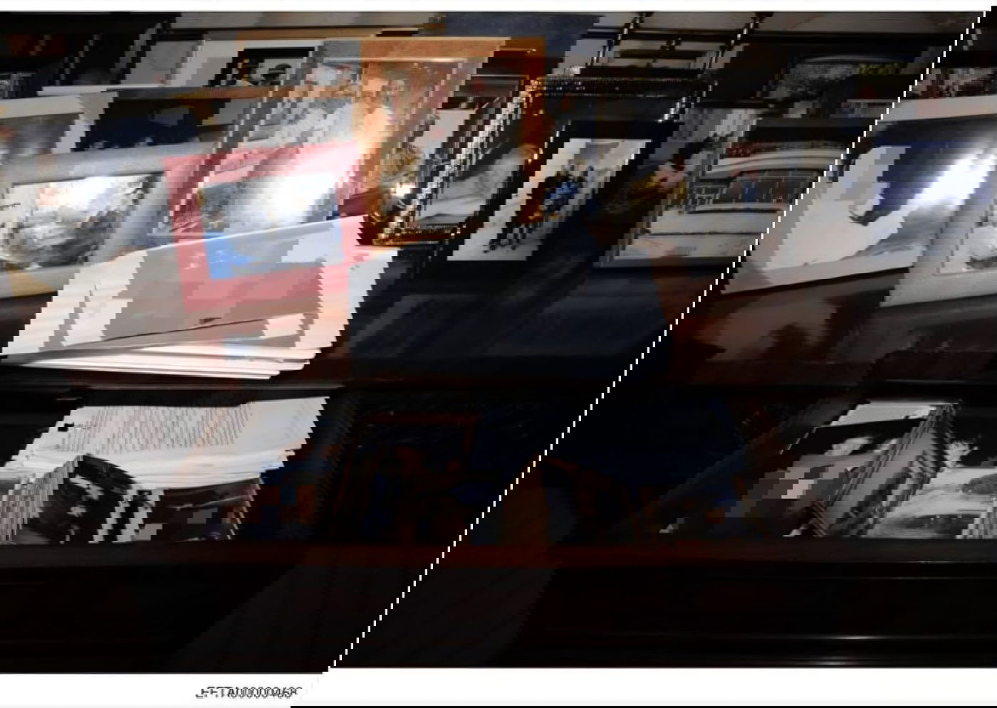 טראמפ, למטה משמאל