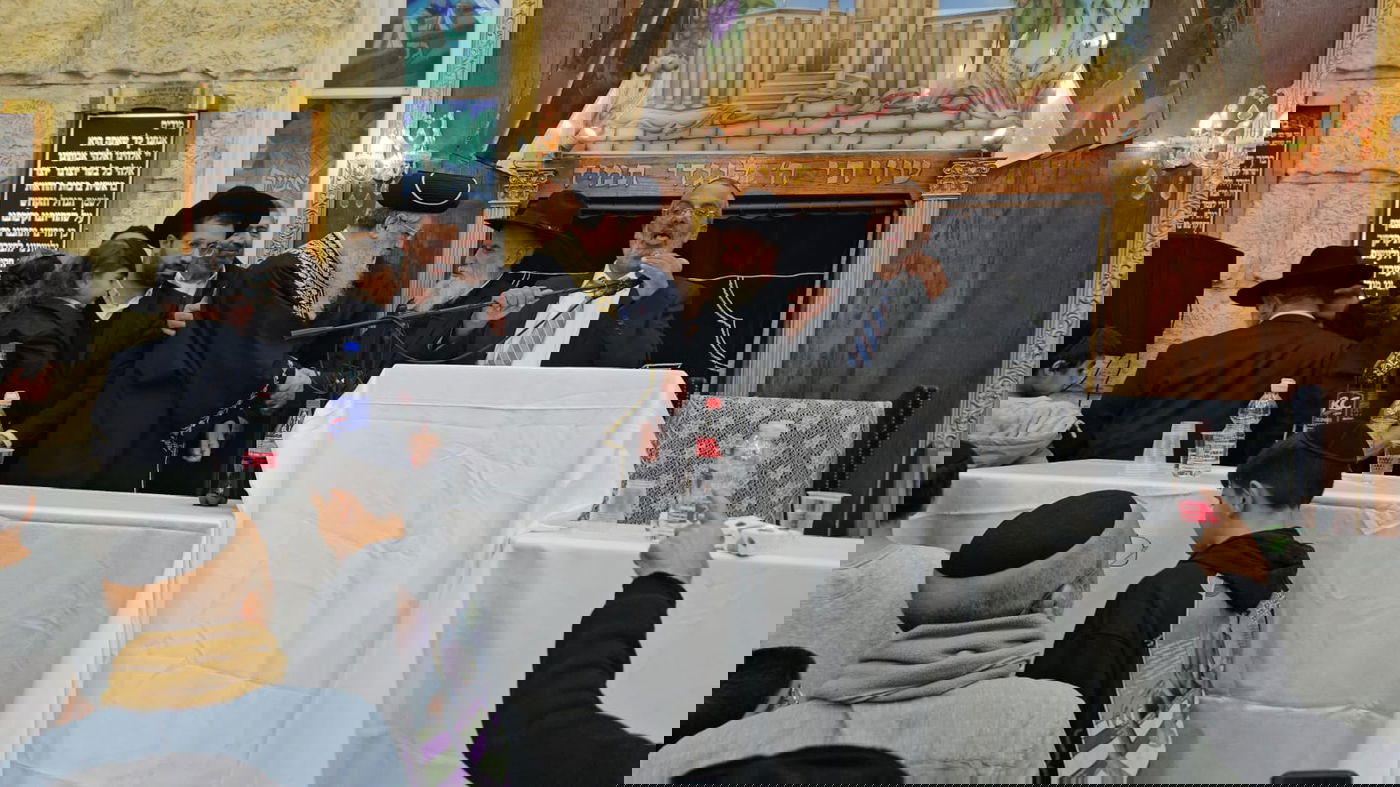 הראשל"צ הגר"ד יוסף בביקור במושב אחיעזר 