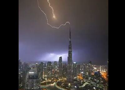 הרגע בו הברק פגע בבורג' חליפה