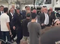 "תתבייש לך!": ראש ממשלת אוסטרליה הגיע לאתר הפיגוע וספג השפלה פומבית