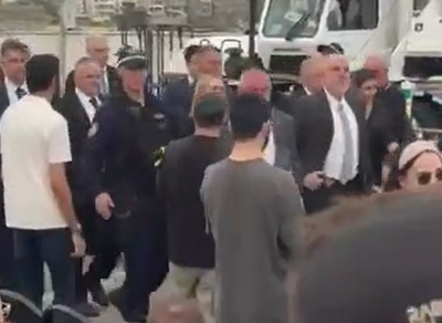 "תתבייש לך!": ראש ממשלת אוסטרליה הגיע לאתר הפיגוע וספג השפלה פומבית