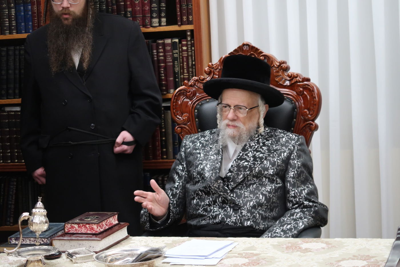 מקהלת הילדים אצל האדמו"ר מסערט ויז'ניץ