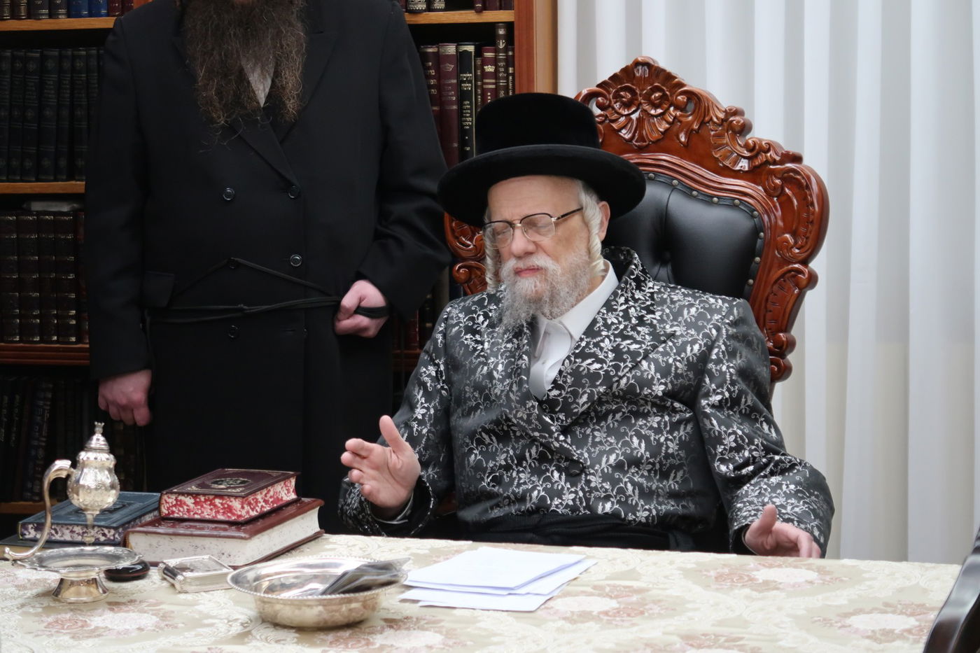 מקהלת הילדים אצל האדמו"ר מסערט ויז'ניץ