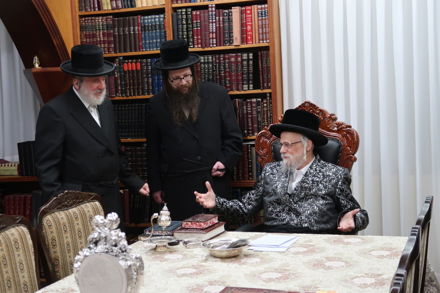 מקהלת הילדים אצל האדמו"ר מסערט ויז'ניץ