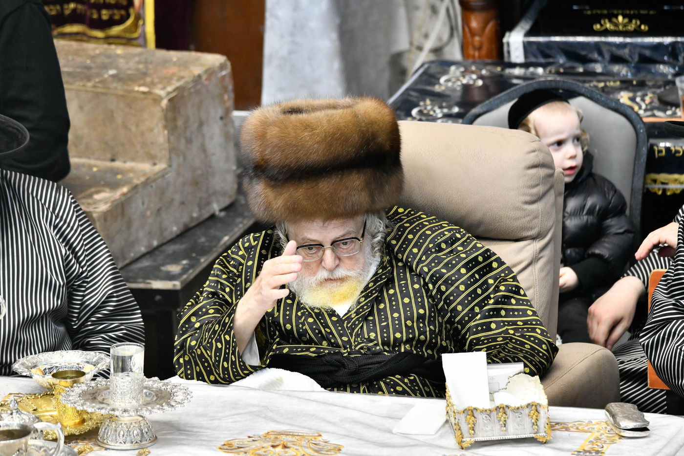 זאת חנוכה בחצה"ק תולדות אברהם יצחק