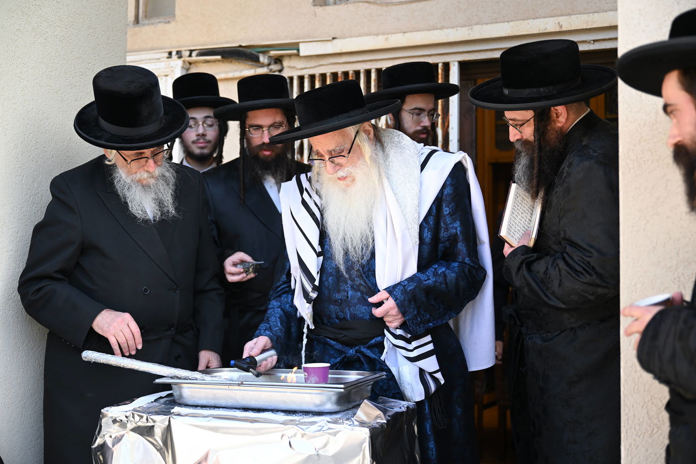 מעמד שריפת הפתילות בצאנז