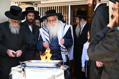 מעמד שריפת הפתילות בצאנז