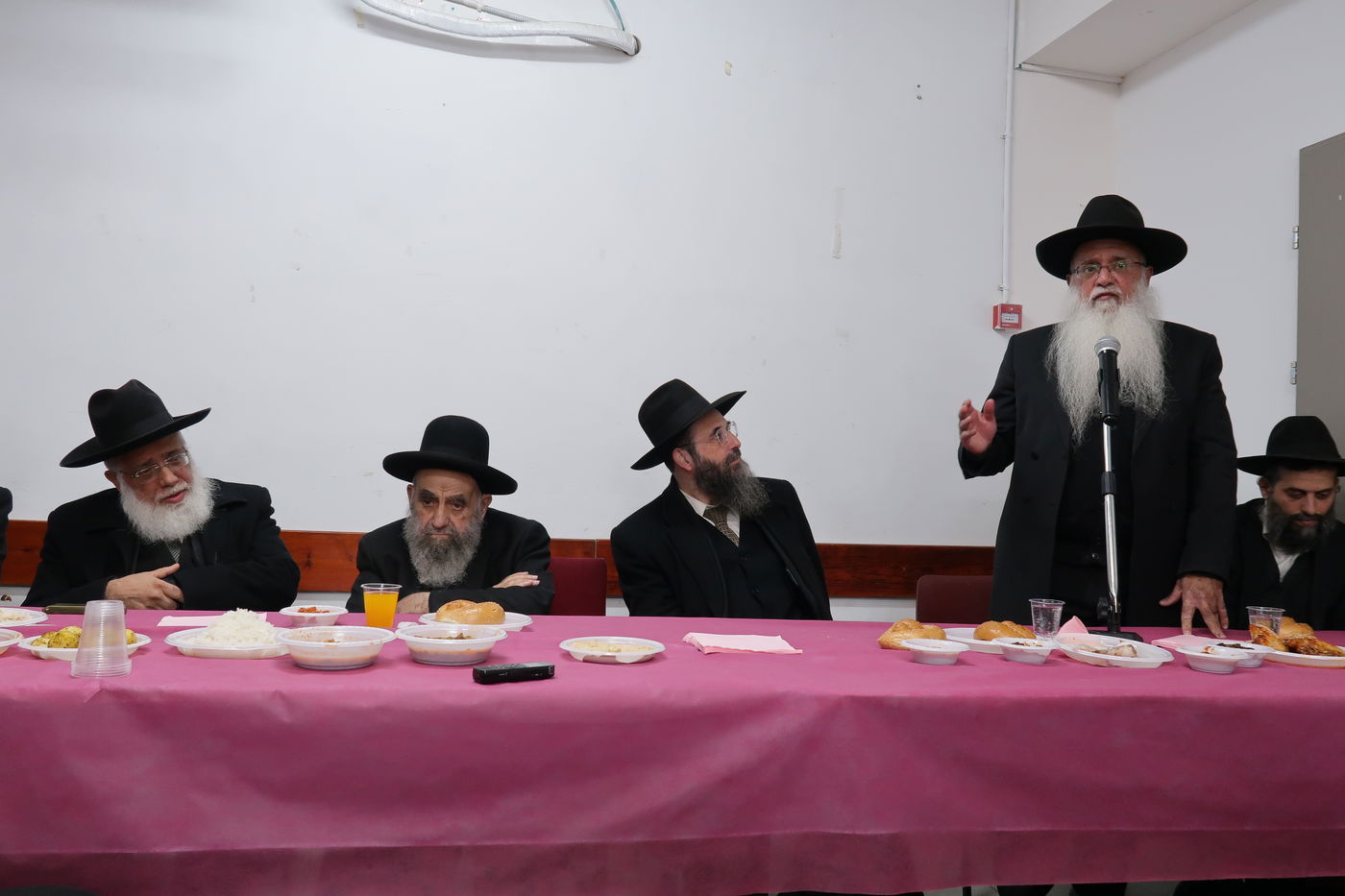 חנוכה אצל הגאון רבי משה צדקה