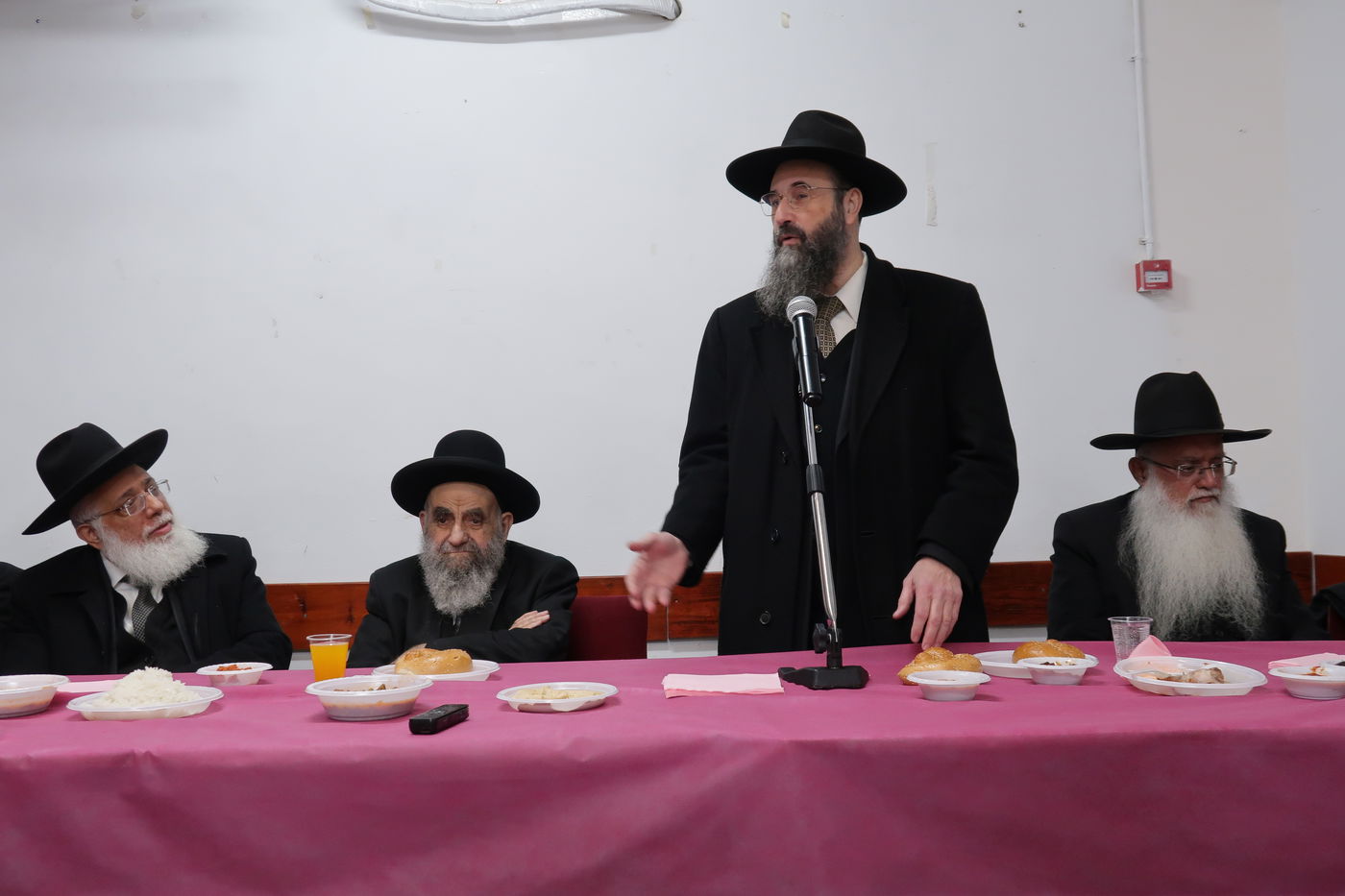 חנוכה אצל הגאון רבי משה צדקה