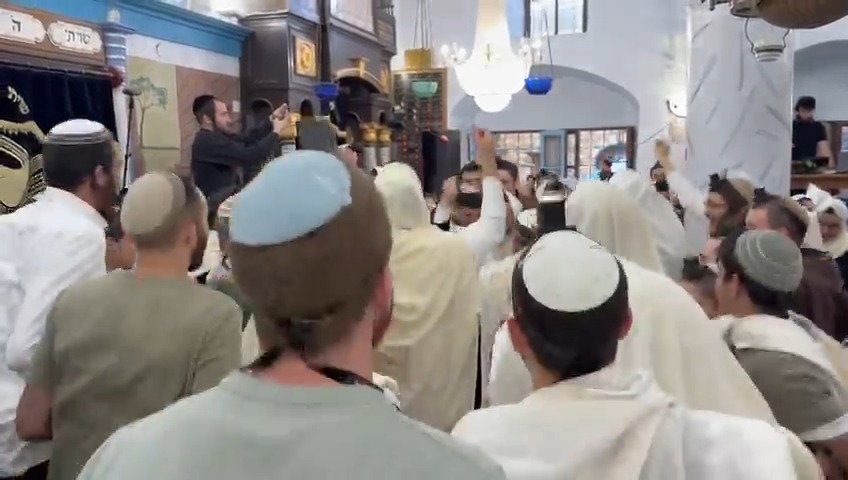 תפילת זאת חנוכה בבית הכנסת אבוהב