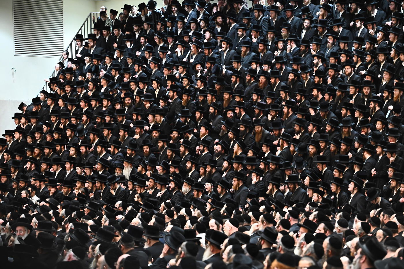 זאת חנוכה בחצה"ק ויז'ניץ